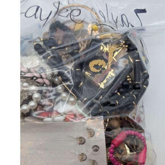 Jewelry Lot Zaylee Repurpose Bag Over 4 Pounds Beads & Possible Wearable Pieces - Picture 2 of 8